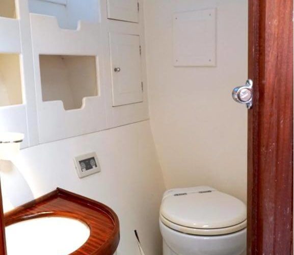 Classic Motor Sailor Yacht Truelove Bathroom