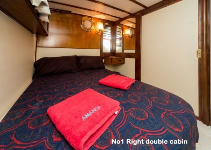 Classic Motor Yacht Amanda Cabin 03