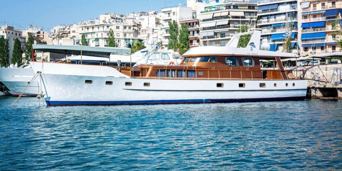 Classic Motor Yacht Amanda