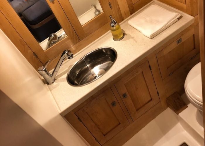 Classic Yacht Helena Bathroom