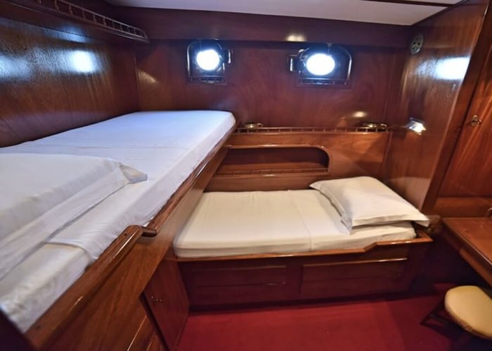 Classic Motor Yacht Entrancer Cabin