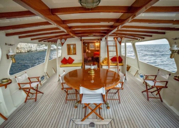 Classic Motor Yacht Entrancer Dining On Deck