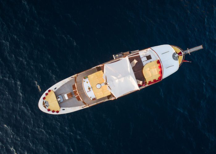 Motor Yacht Entrancer aerial photo