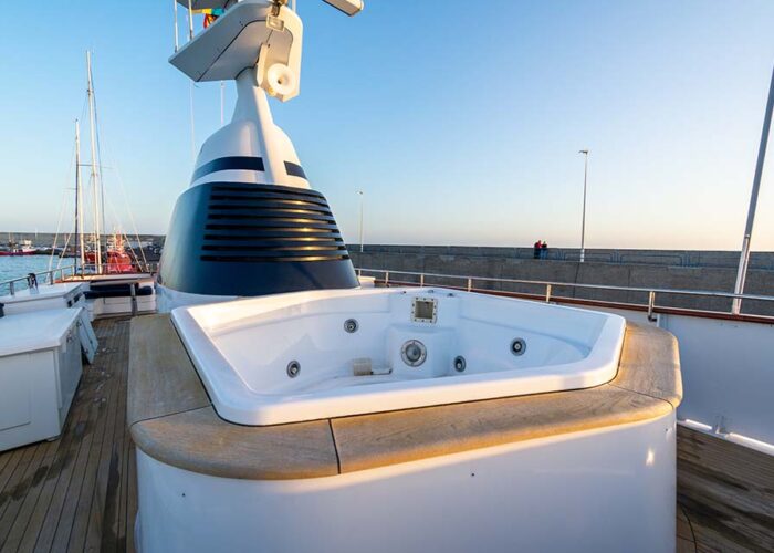 classic motor yacht chantal jacuzzi.jpg