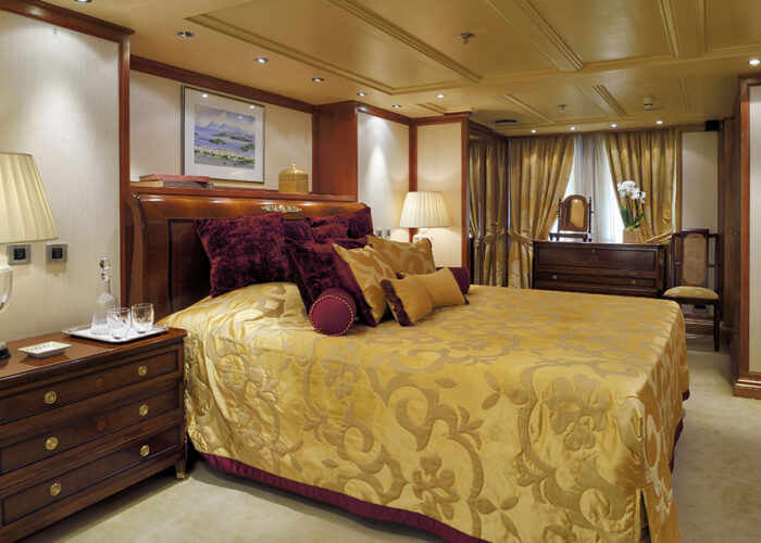 classic motor yacht chistina o onassis suite 3.jpg
