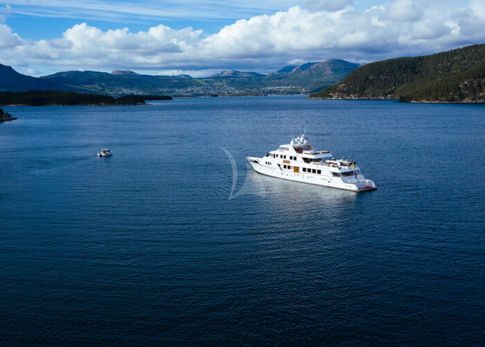 classic motor yacht daydream external main charter.jpg
