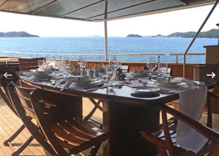 classic motor yacht kalizma sundeck alfreco dining,jpg