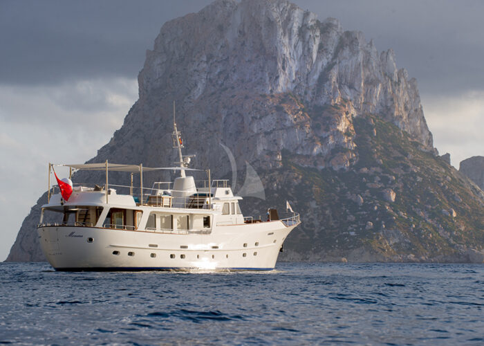 classic motor yacht monara external landscape.jpg