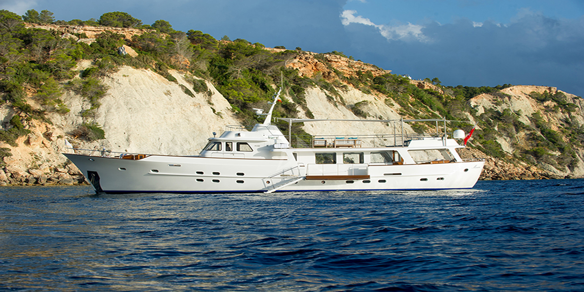 classic motor yacht monara external main.jpg