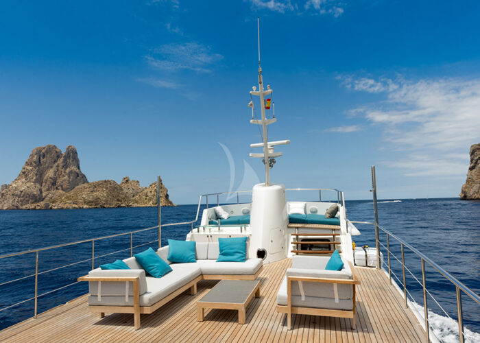 classic motor yacht monara sundeck.jpg