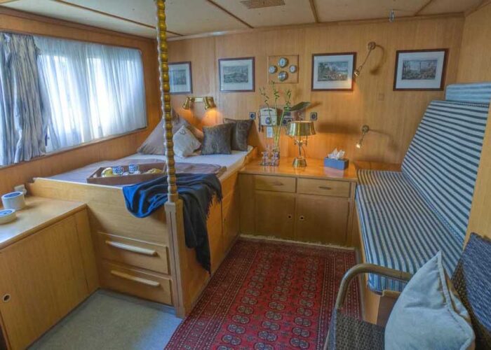 classic motor yacht sanssouci star interior bedroom.jpg
