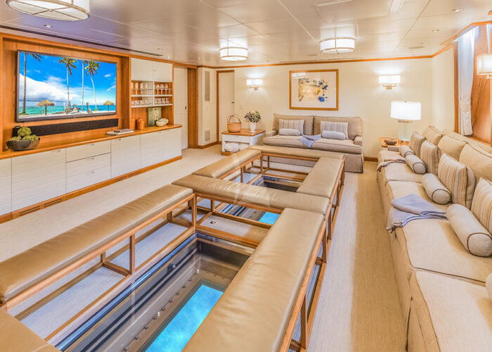 classic motor yacht suri interior main lounge.jpg