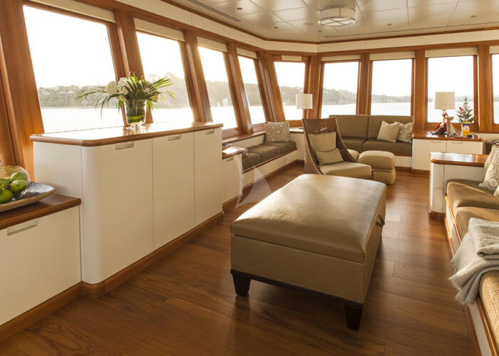 classic motor yacht suri interior saloon view.jpg