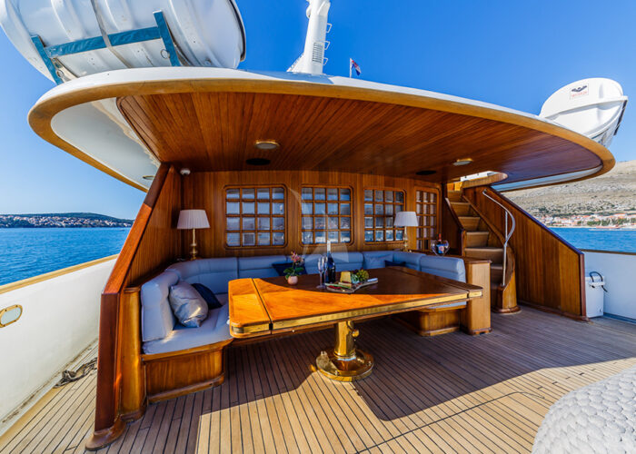 classic motor yacht to je to external sundeck.jpg