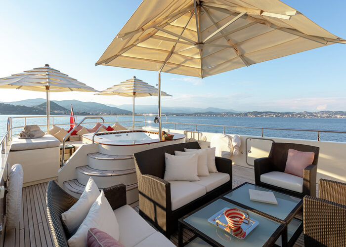 classic motor yacht wexplorer sundeck.jpg