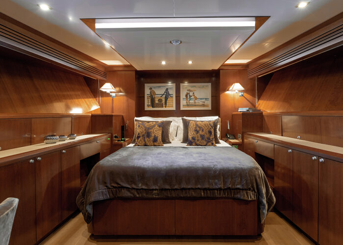 classic motor yacht wexplorer vipcabin.jpg