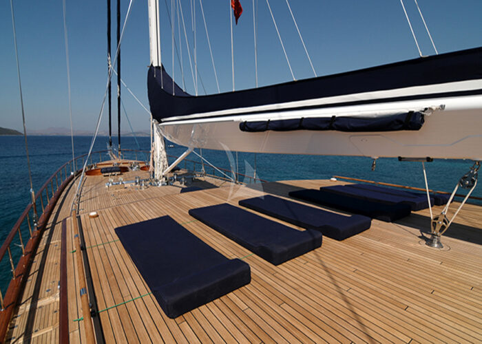 classic sailing yacht clear eyes external deck.jpg