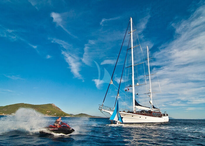 classic sailing yacht cleareyes external lifesyle watertoys.jpg