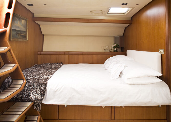 classic sailing yacht cylosII cabin.jpg