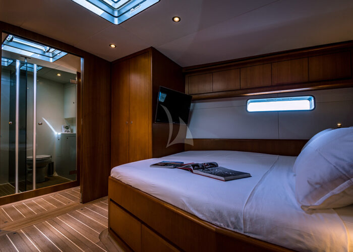 classic sailing yacht ikigai interior vip double cabin ensuite.jpg