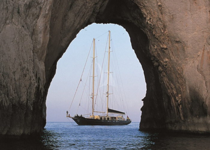 classic sailing yacht ofelia external 2.jpg