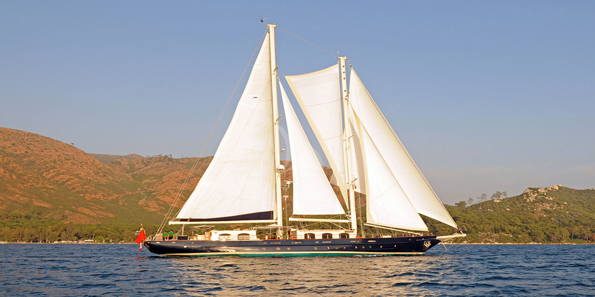 classic sailing yacht ofelia external main.jpg
