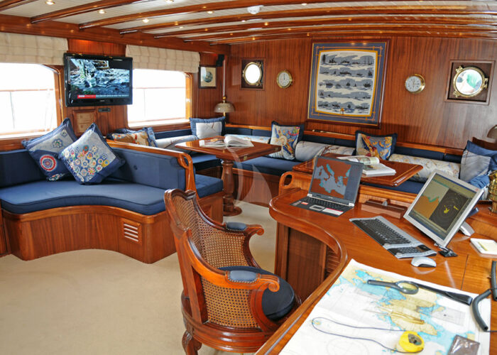 classic sailing yacht ofelia interior main deck2.jpg