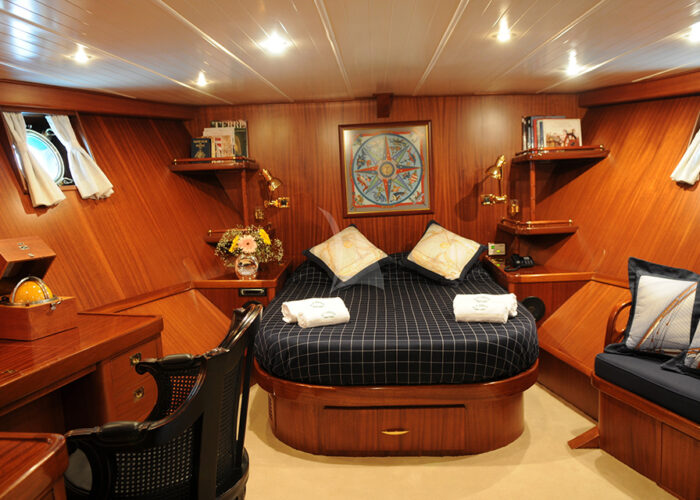 classic sailing yacht ofelia interior master bedroom.jpg