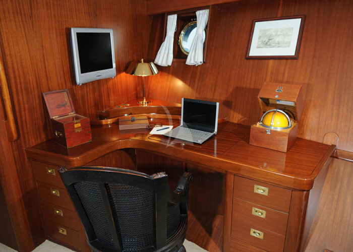 classic sailing yacht ofelia interior office.jpg