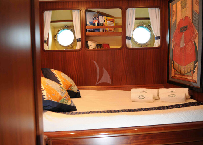 classic sailing yacht ofelia interior single cabin.jpg
