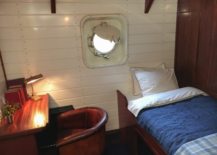 Single with en suite 2