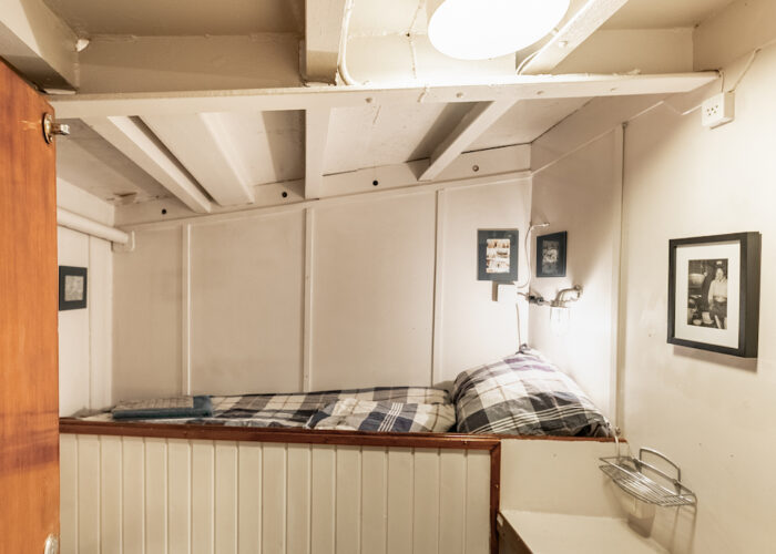 togo single cabin