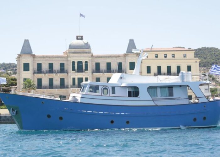 Kallista Spetses harbour