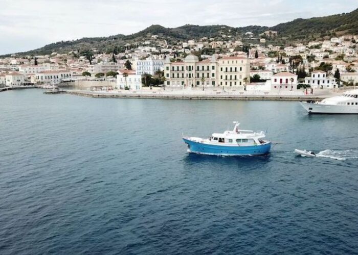 Kallista cruising off Spetses