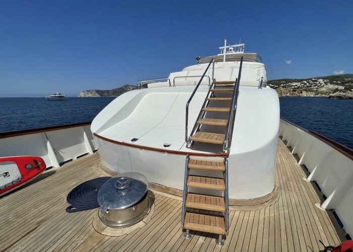 Bow sundeck