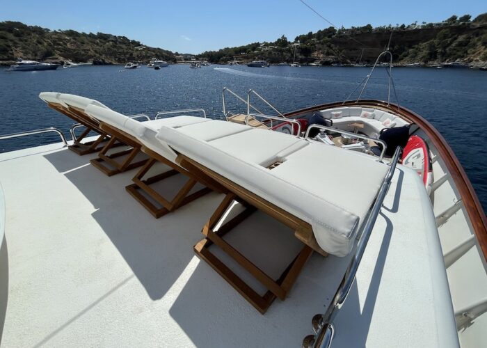 Bow sunloungers