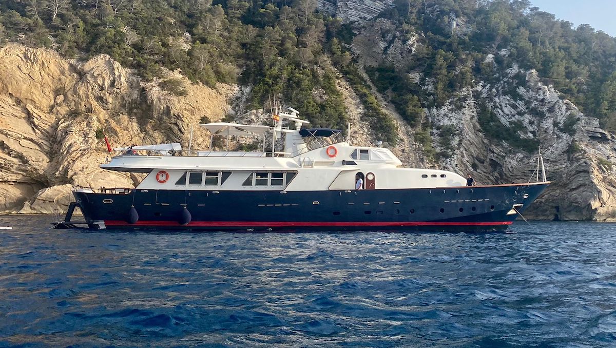 Spirit of MK at anchor Starboard - Banner