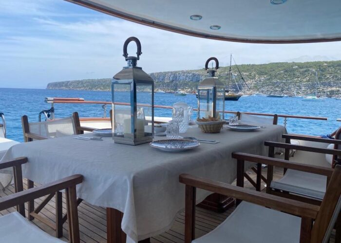 Spirit of MK lunch at anchor