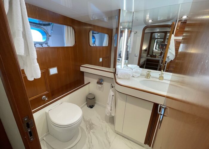 Twin 1 ensuite