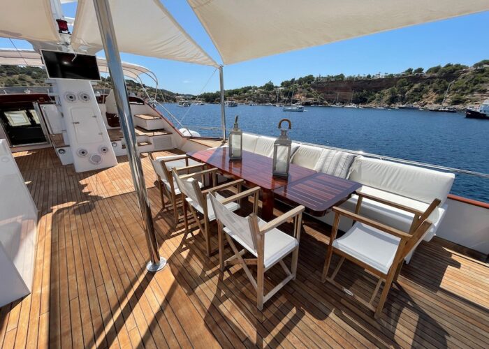 Upper Deck Dining
