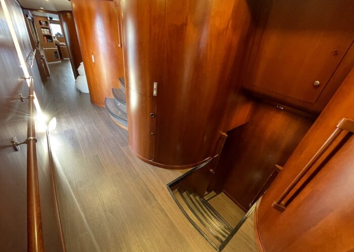 to lower deck 2