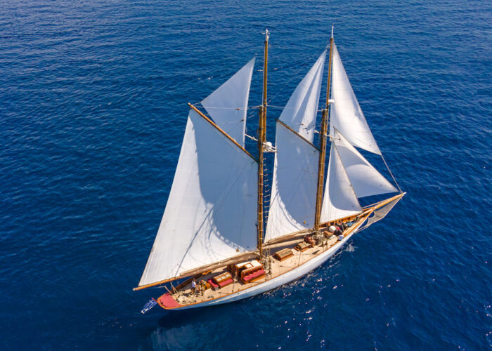 SY Aello Full Sails (6)