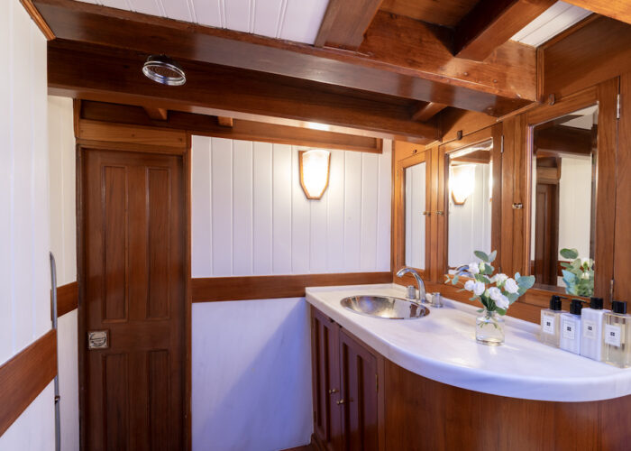 SY Aello VIP Cabin en suite bathroom