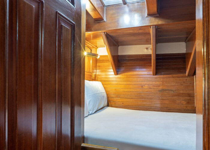 SY Aello starboard cabin (2)