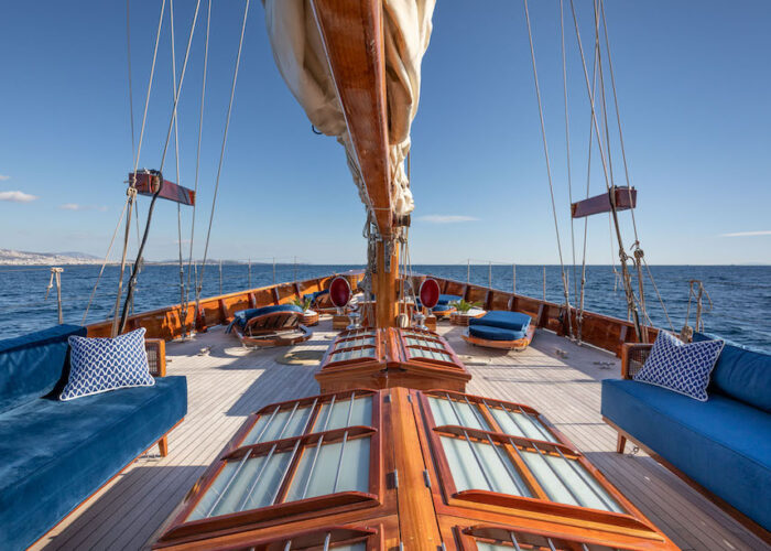 weatherbird--sailing--open-deck (1)