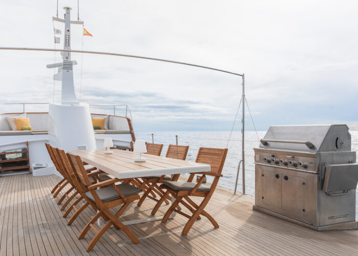 Fairmile - Flydeck dining and sunlounge area