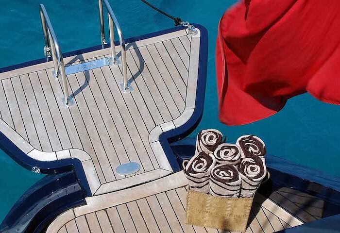 dark_star_of_london_swimming platform